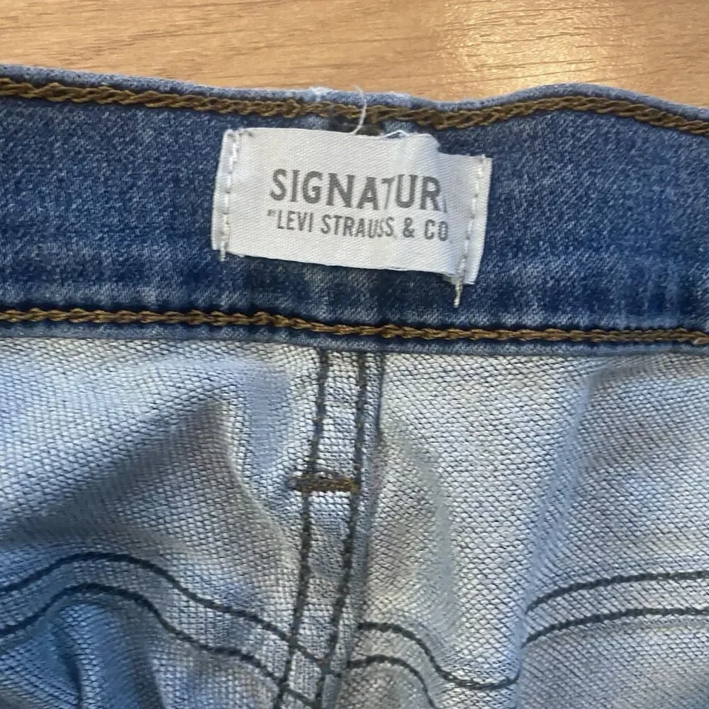 Signature Levi’s Mid Rise Straight Leg Jeans 29x30 Distressed - Picture 15 of 16